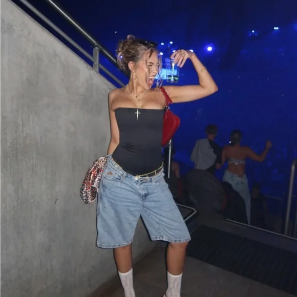 Elegant Black Strapless Top - Picture 6 of 9